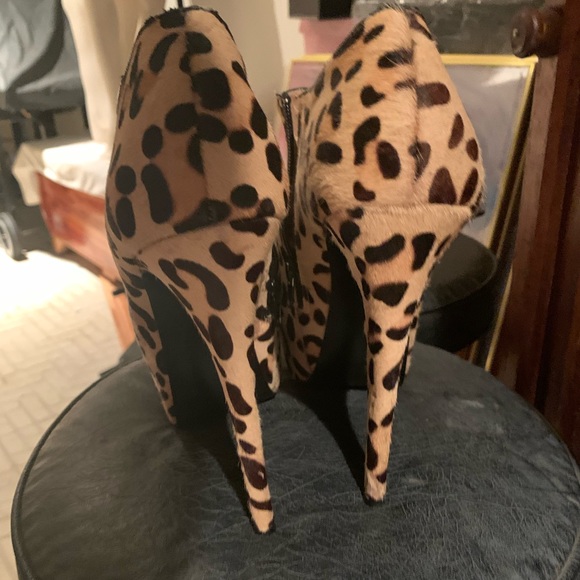 Leopard print heels only worn once. - Picture 3 of 3